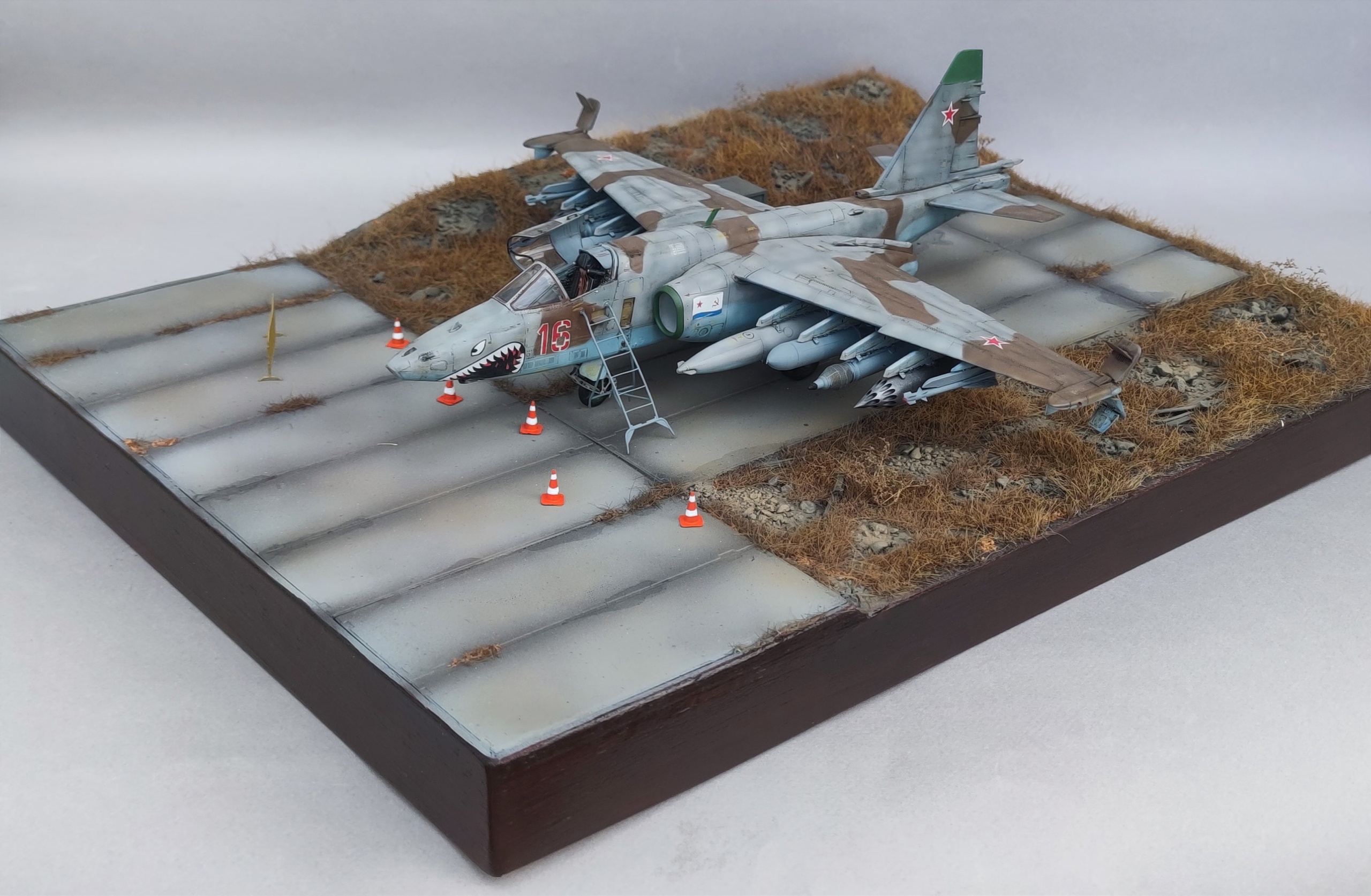 HE-48013 Подставка Загружаем и в атаку(Конусы и забор в комплекте) (Не для свободной продажи)