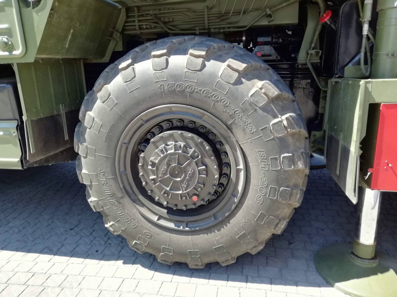 AMB72005 Набор колес ВИ-203 (позднего типа) под нагрузкой для С-400 и Искандер (для моделей Звезда)