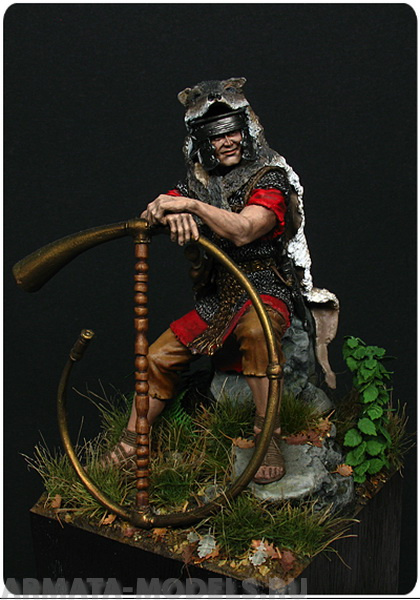 TM/H/04TA Cornu Roman musician, 1st century AD Taiko Miniatures