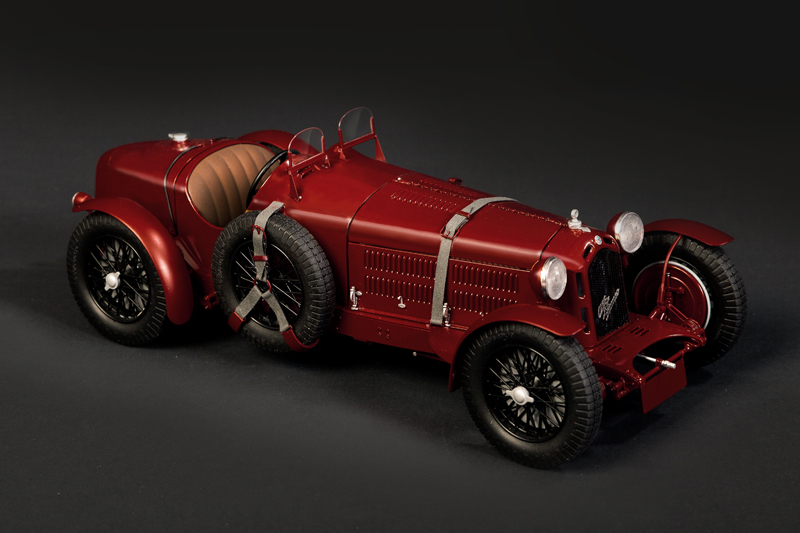 4708ИТ Автомобиль ALFA ROMEO 8C 2300 Italeri
