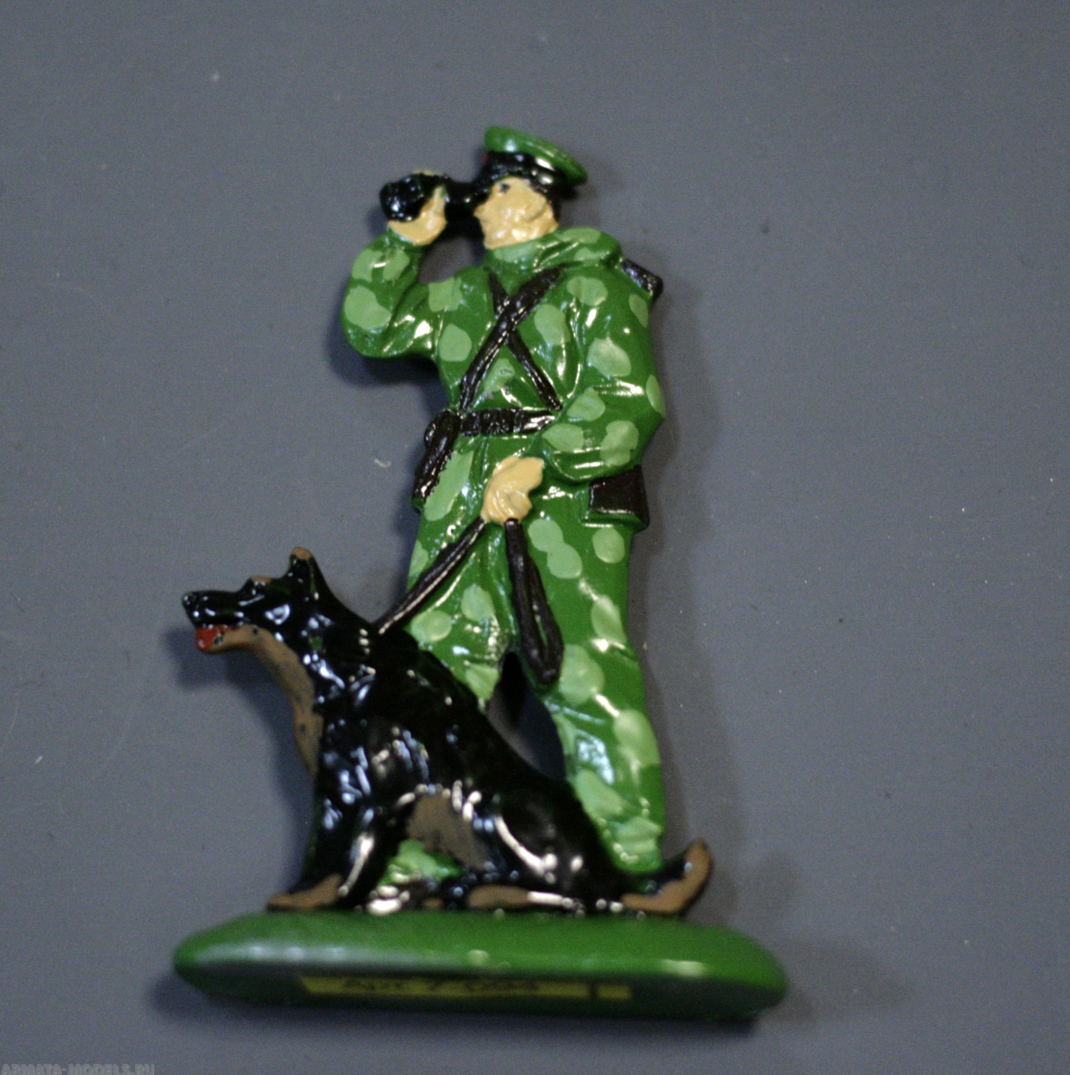 7-094 окрашеная фигура Пограничник с собакой Солдатики "Ура"