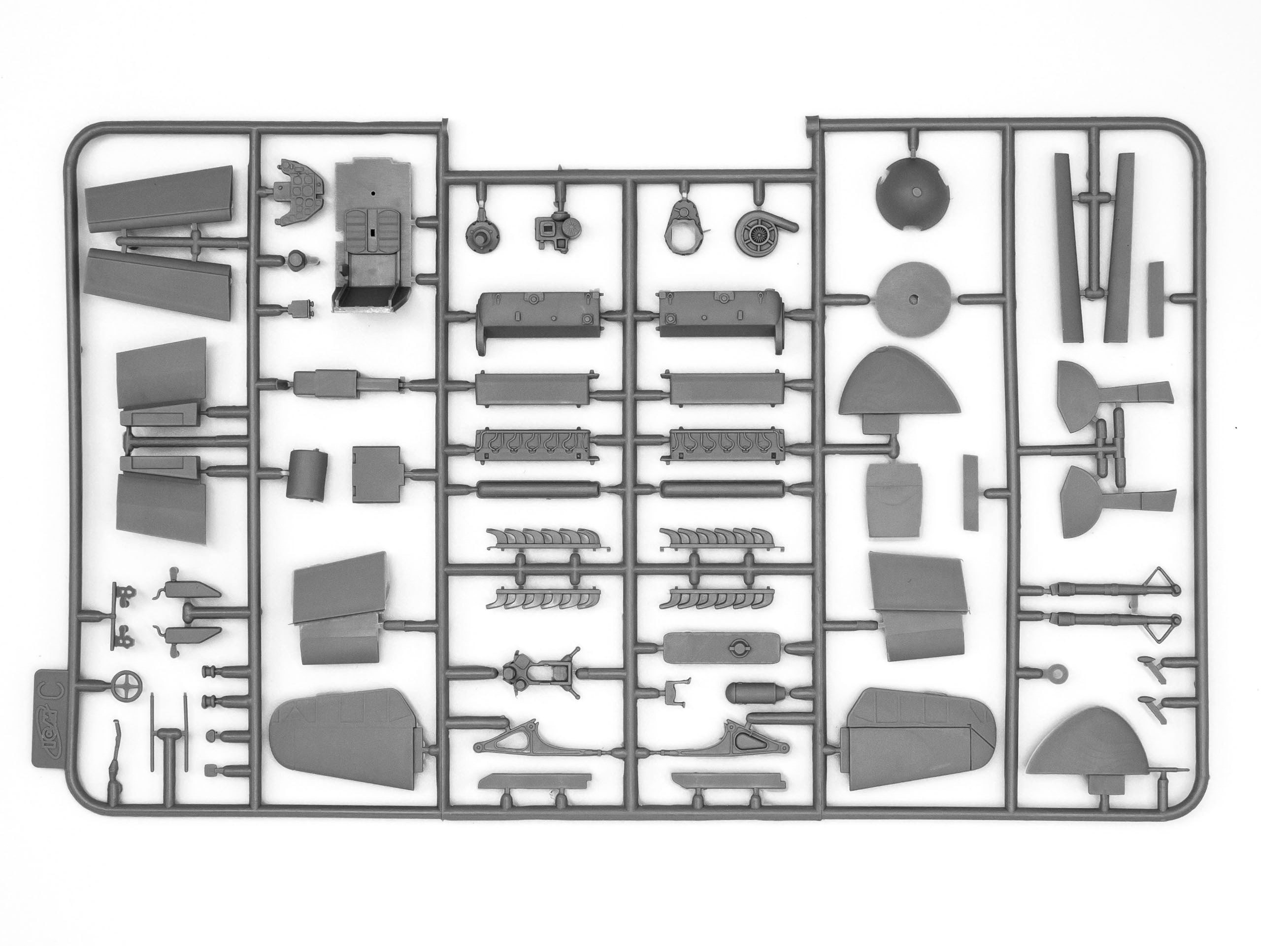 48104 Германский истребитель Bf 109 F-4Z/Trop ICM