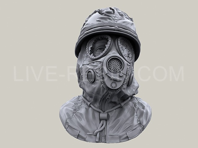 LRE35268 Противогаз M17 US с капюшоном комплекта и шлемом M1 с повреждениями от пуль.