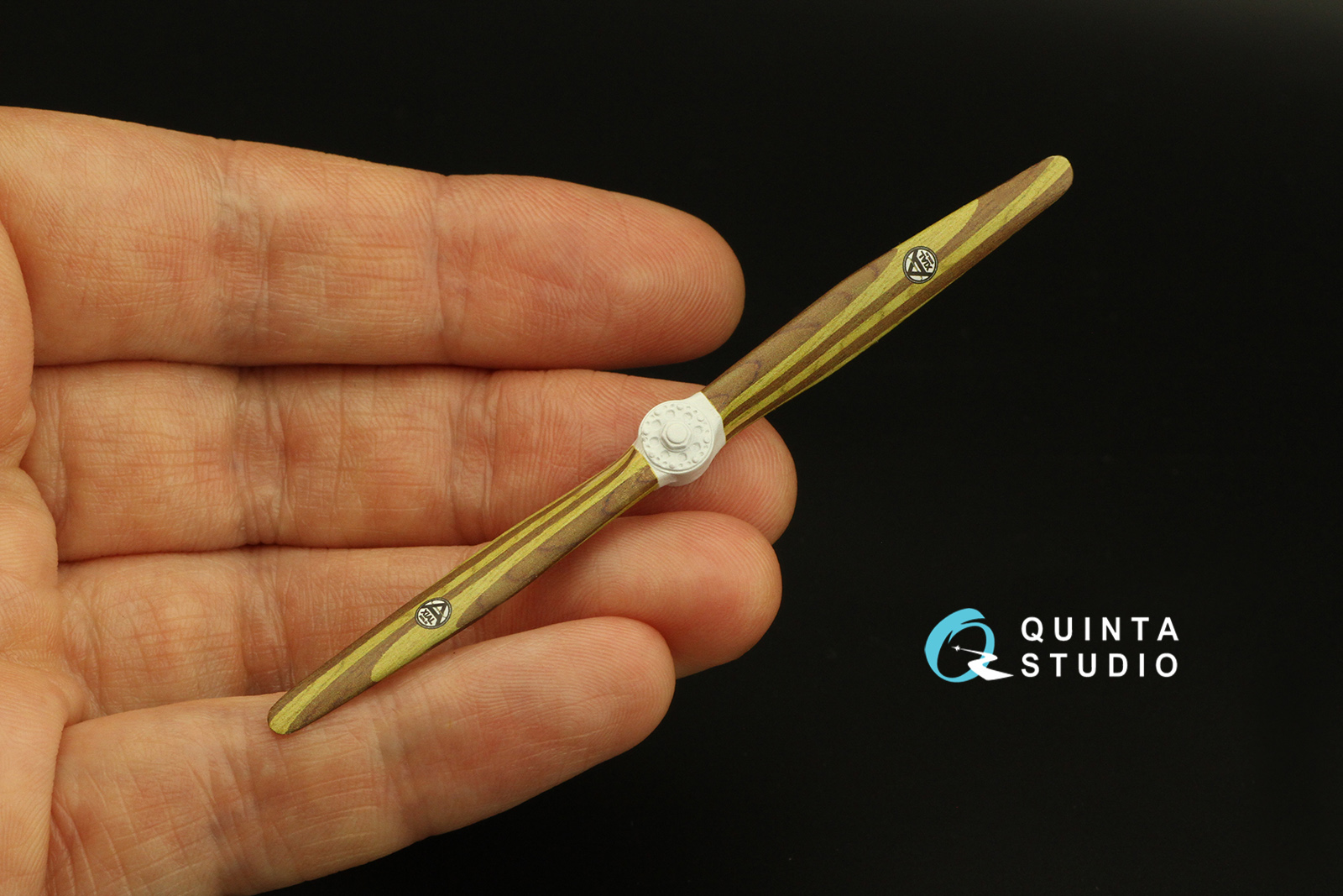 QL32007 Деревянные пропеллеры Axial (Roden)