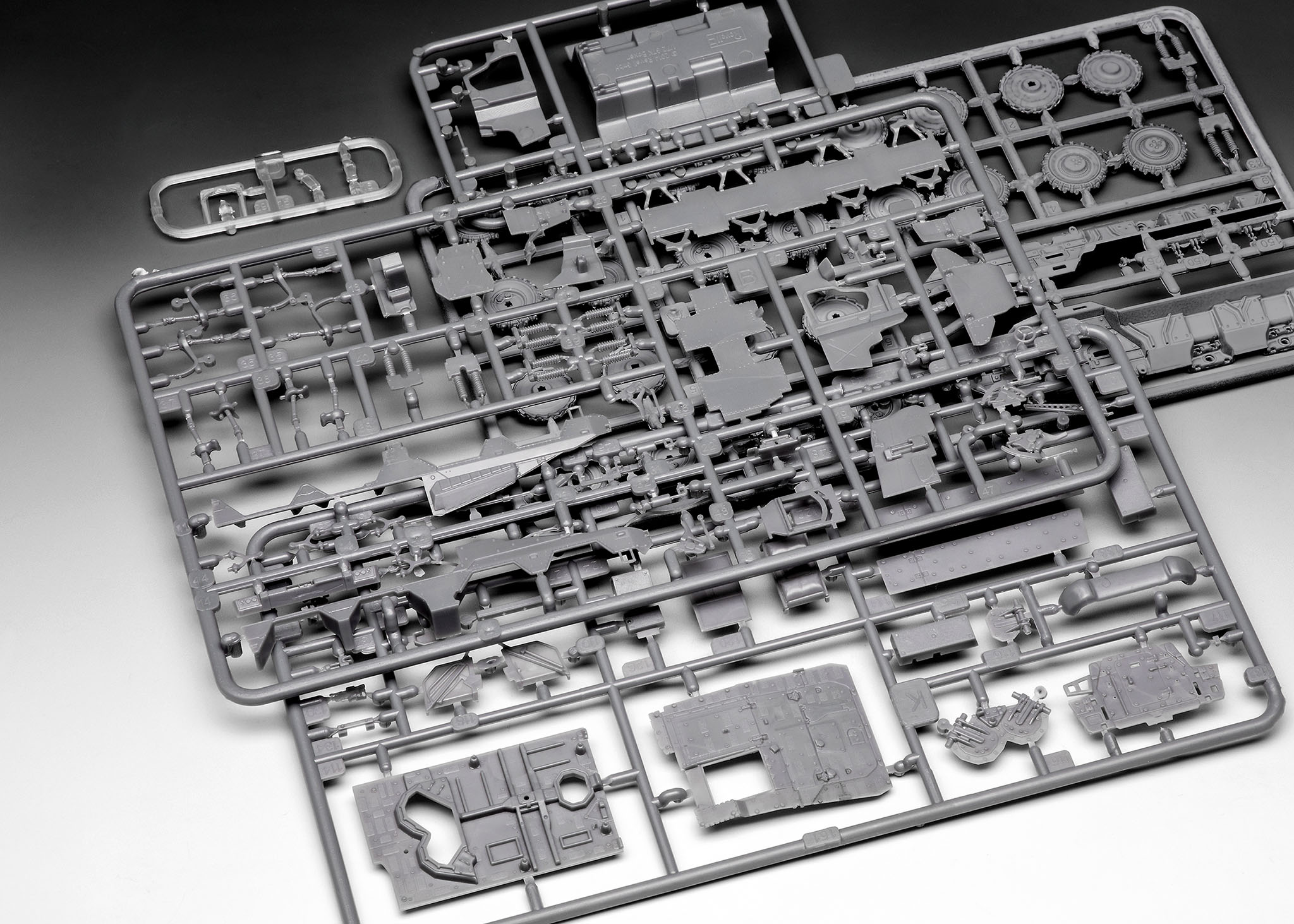 03283 Бронетранспортёр GTK Boxer Command Post NL Revell