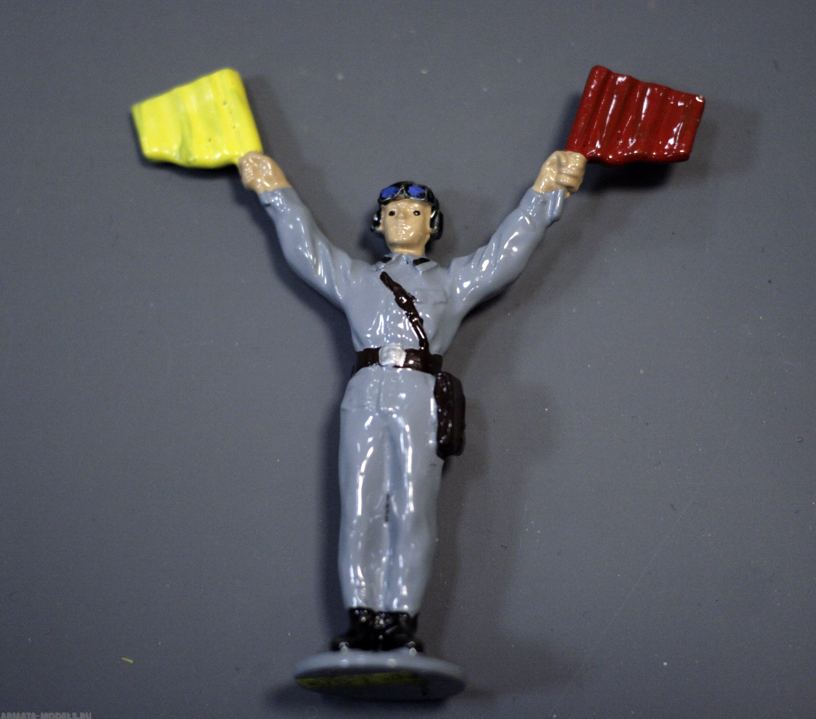 7-079 окрашеная фигура Танкист сигнальщик Солдатики "Ура"