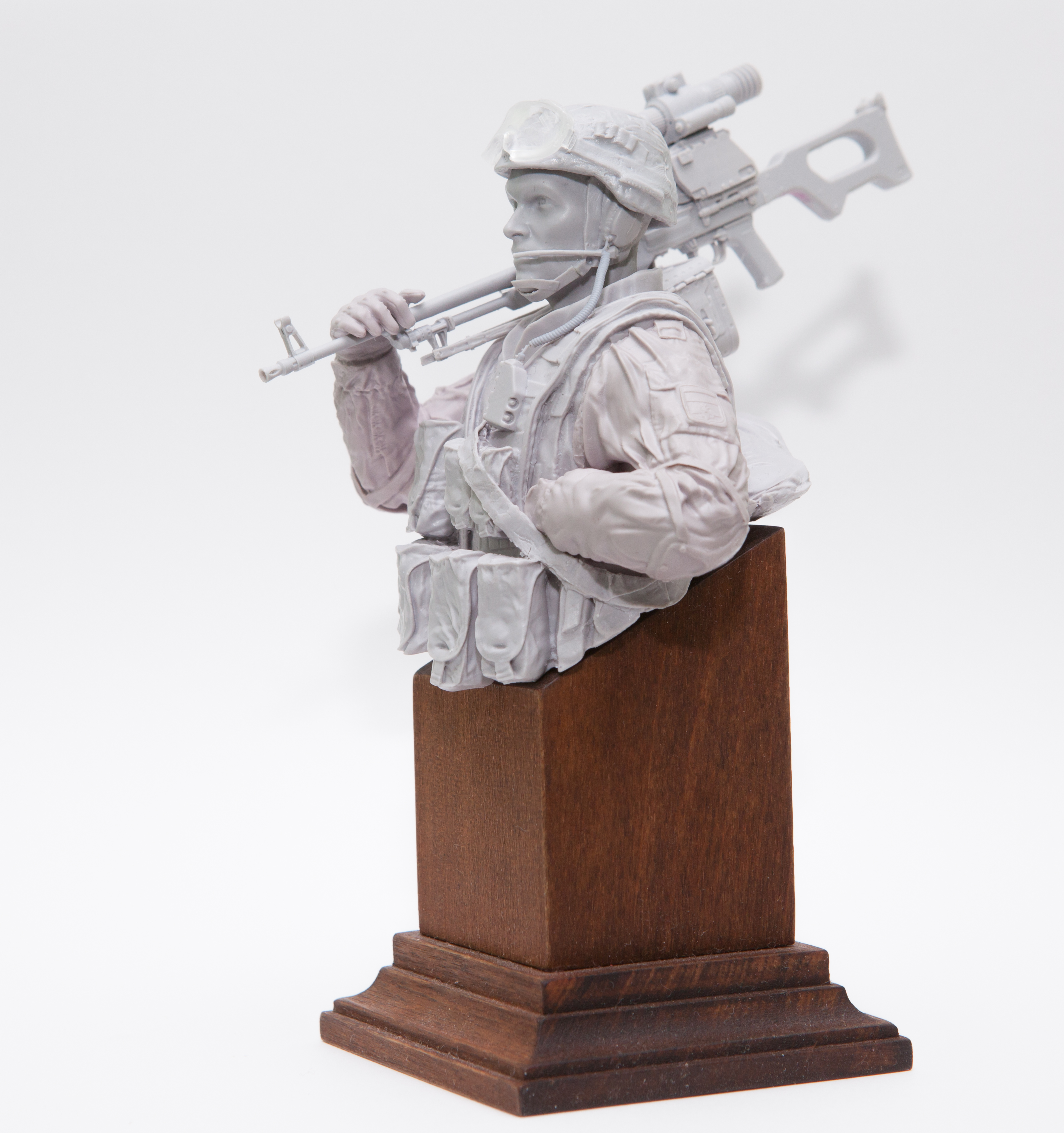 DVC-10B001 Бюст Вежливого Пулеметчика 1/10