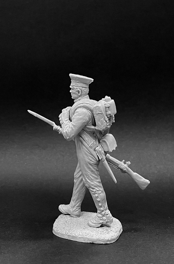 CHM-54273(M). Рядовой мушкетерских (или егерских) полков на марше, Россия 1812-14 гг. (2 варианта голов, 2 варианта рук, 2 варианта патронных сумок, 2 варианта штыковых ножен).  54 мм. Материал - белый металл. Chronos Miniatures