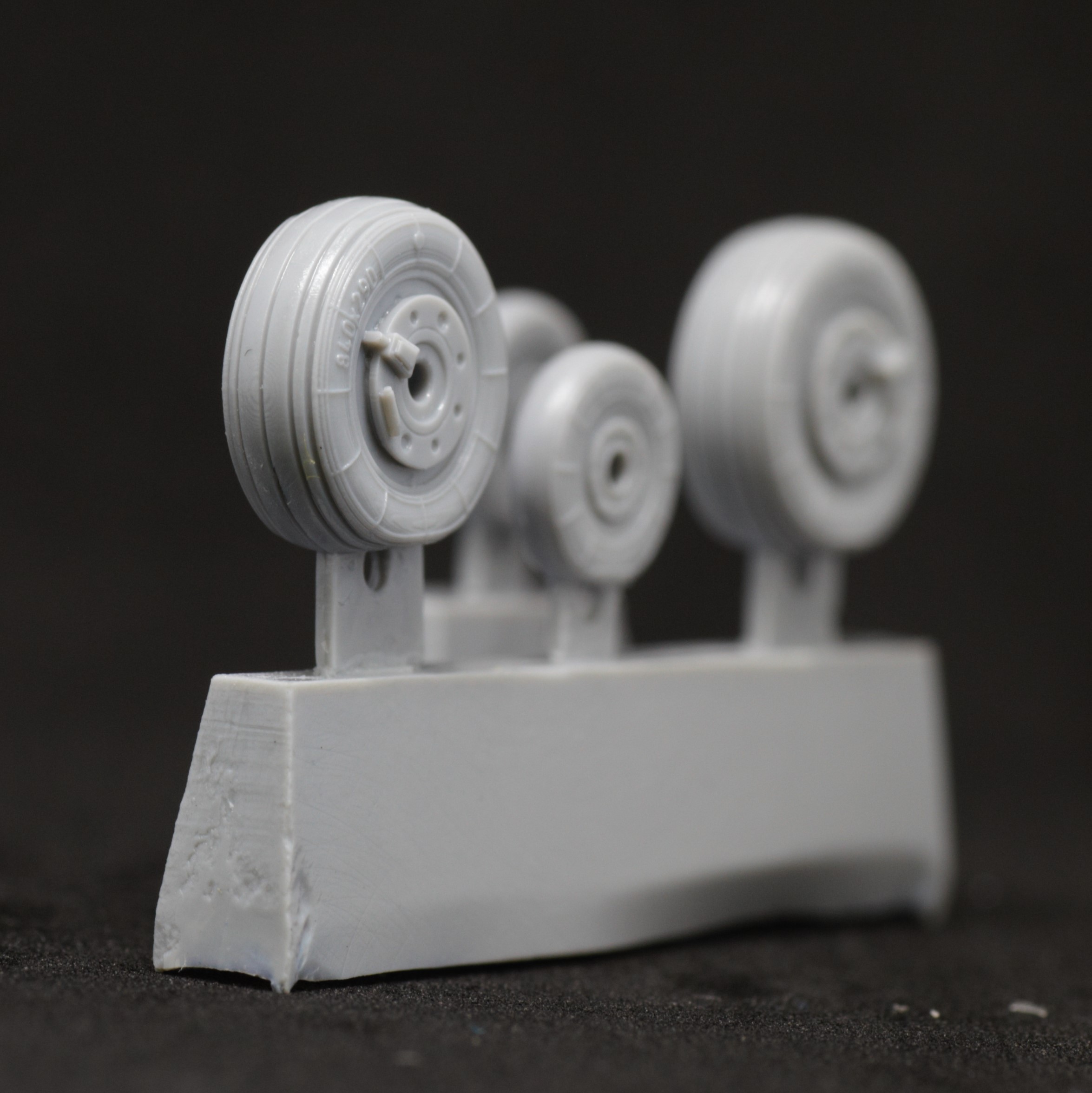 AM7211 Колеса под нагрузкой Миг-29 (9-13)