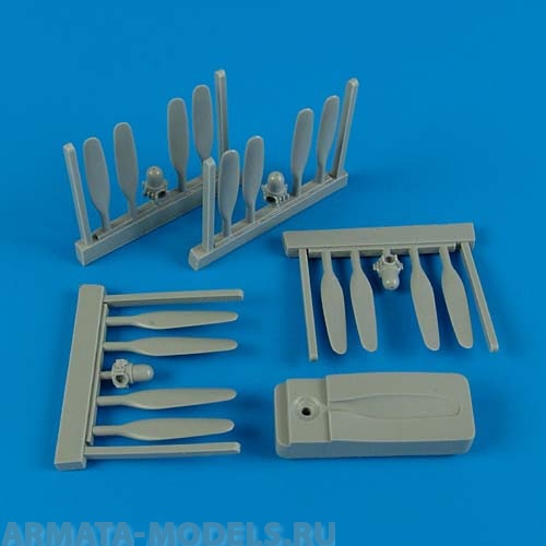 QB72329  B-24 Liberator Propeller w/Tool 1/72