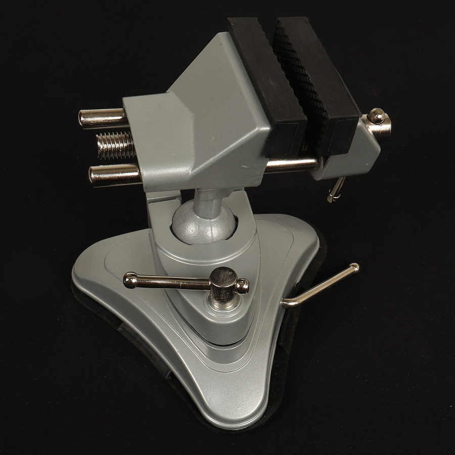 MW-2139 Тиски на присоске для обработки модельных принадлежностей