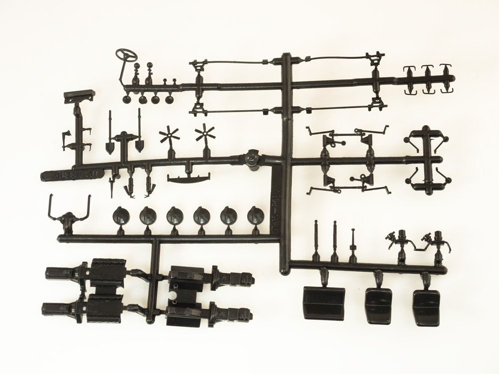 1416AVD Сборная модель ЗИЛ-135ЛМ бортовой AVD Models