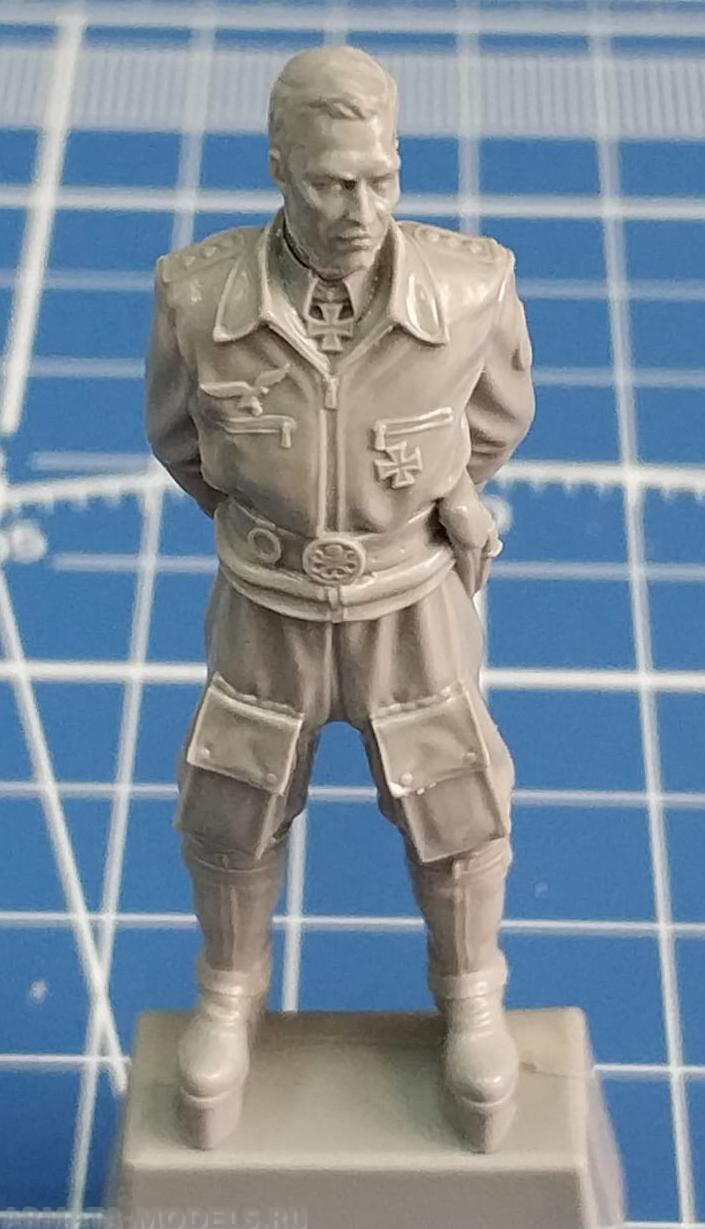 AM3557 Фигура Швайгера с сменной головой красного черепа Arma Models