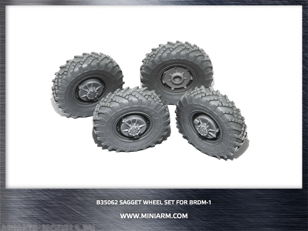 35062 БРДМ-1 набор колес,4шт  для моделей Трумпетер
