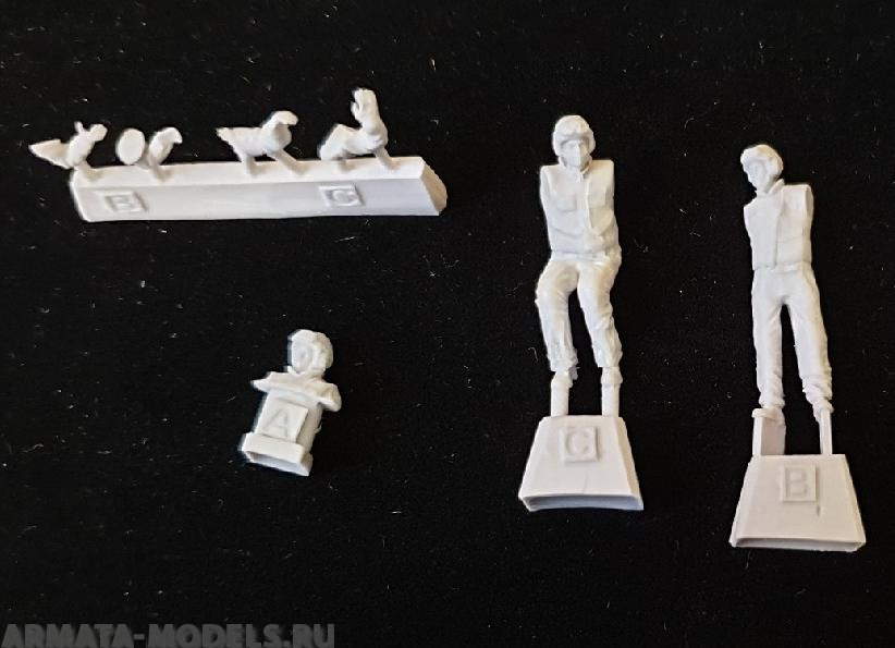 AM7239 Три танкиста для современной техники Arma Models