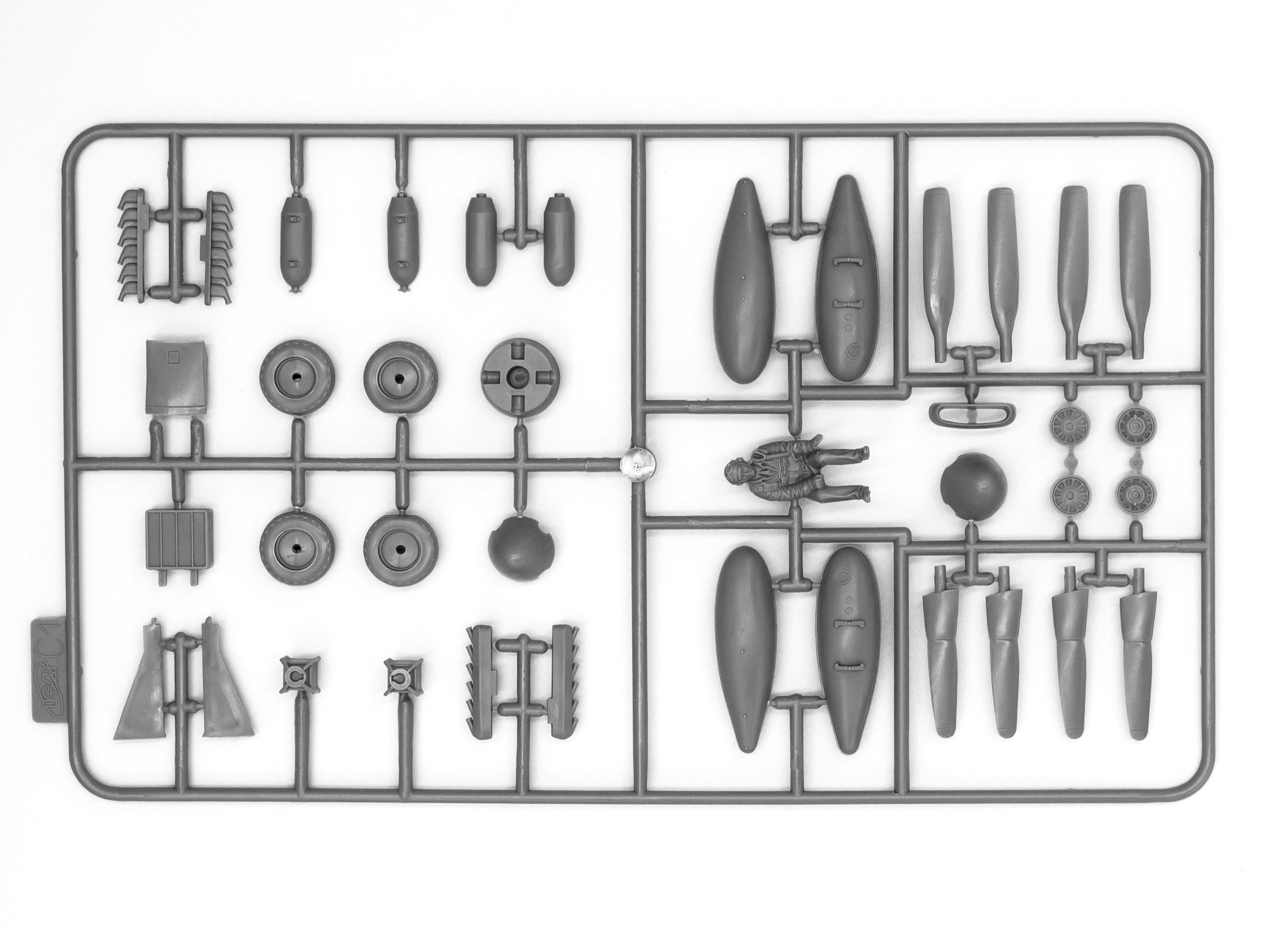 48161 Мустанг P-51 А, американский истребитель ІІ Мировой войны ICM