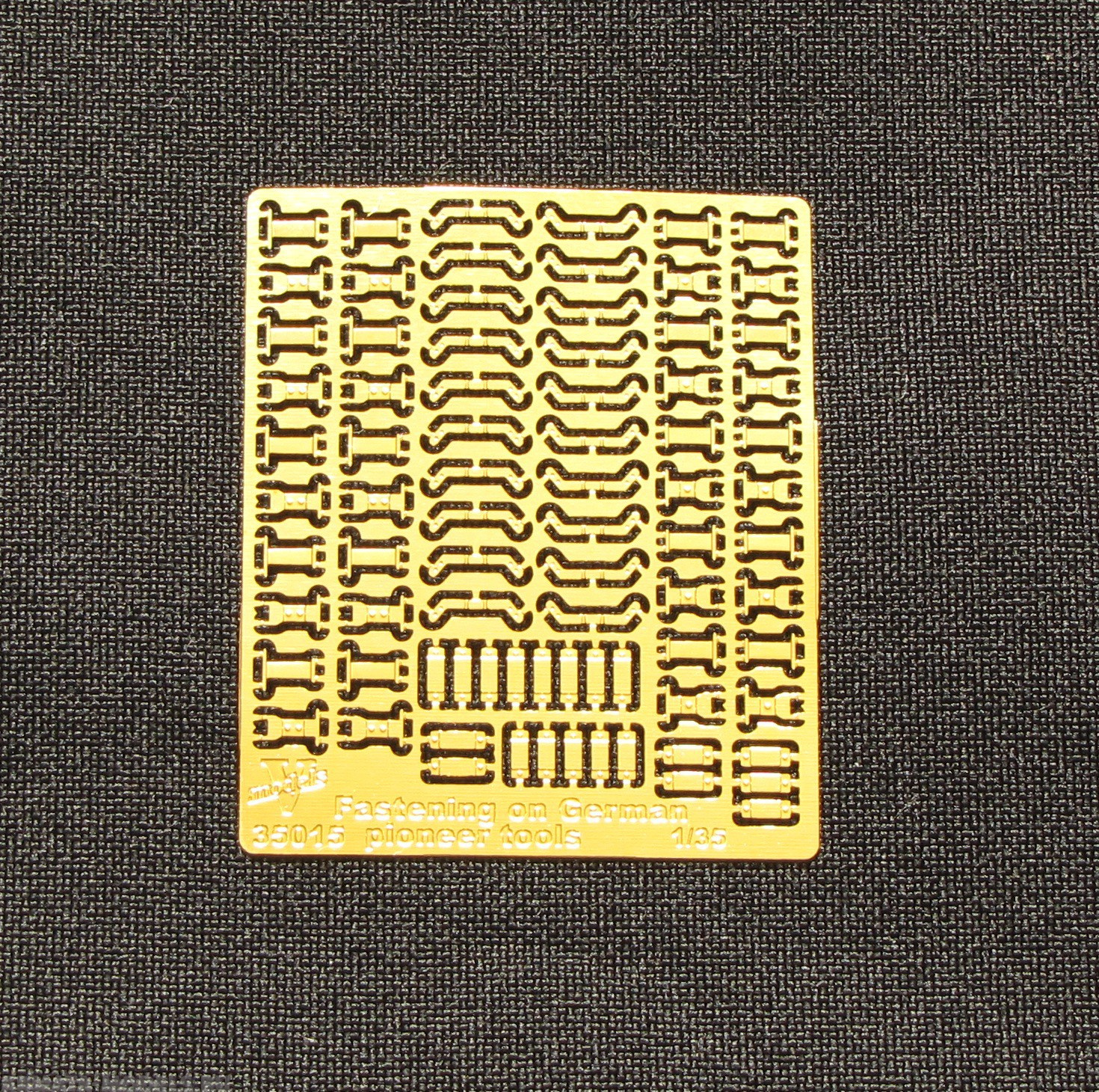 35015VM Фототравление Fastening on German pioeer tools