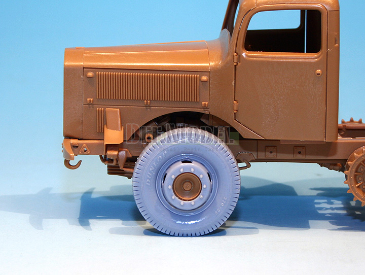 DW30020 WW2 Allies L4500 R Maultier Wheel-(DUNLxP) set (for Zvezda 1/35) DEF Model