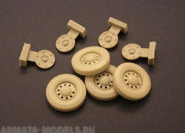 RE35-031 Дополнение для моделей Road Wheels with spare for Scout Car “Dingo”