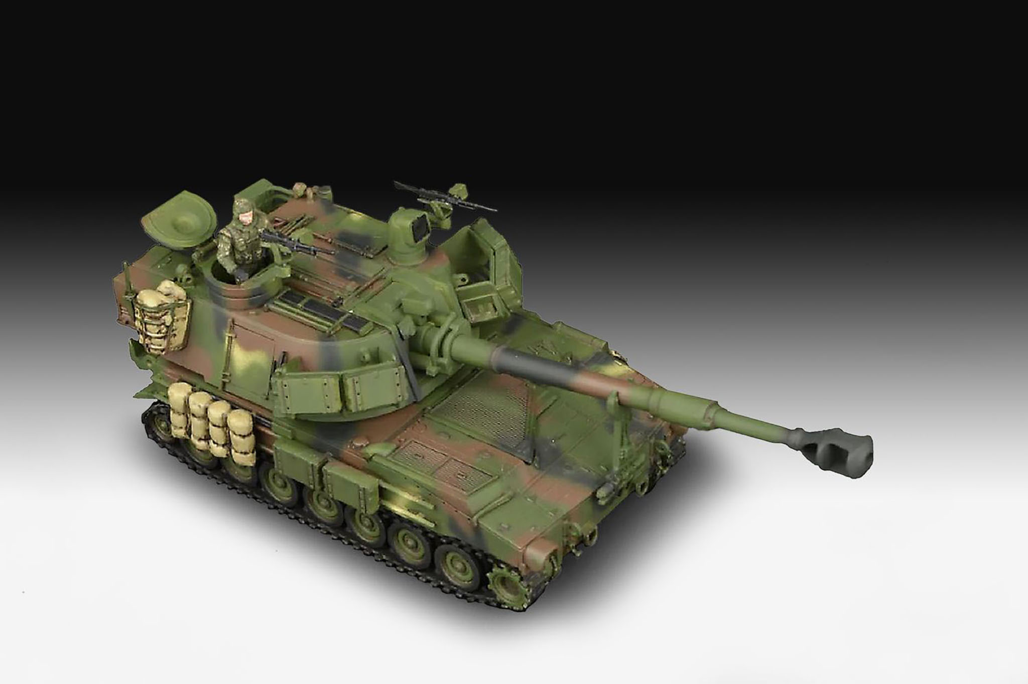 03331RE Американская самоходная артиллерийская установка M109A6 Revell