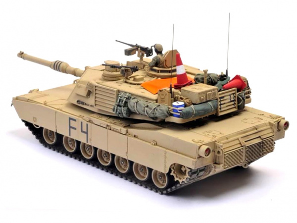 32592T Американский танк M1A2 Abrams, с одной фигурой Tamiya