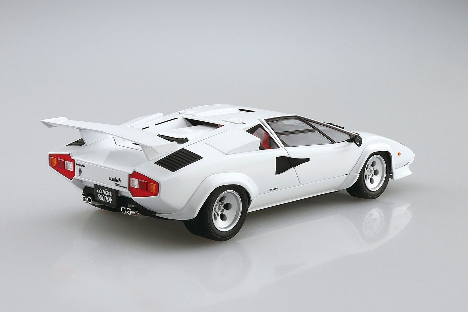 05945 Lamborghini Countach 5000QV Aoshima