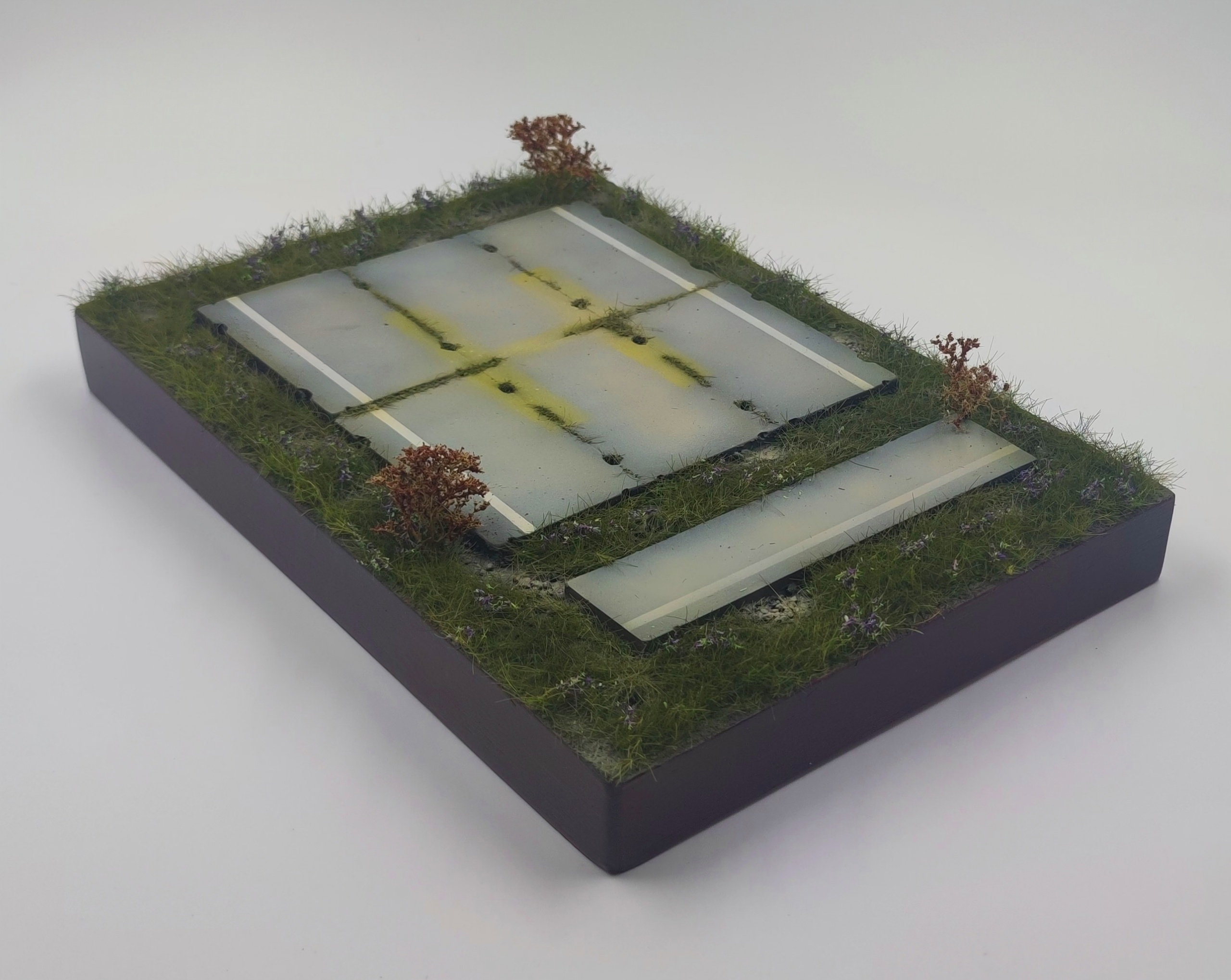 HE-48006 Подставка Заброшенная посадочная площадка