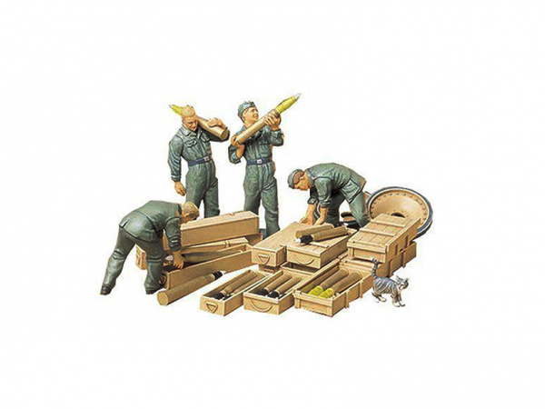 35188T Немецкие солдаты (4 фигуры), загружающие 75 и 88-мм снаряды из ящиков в танк Tamiya