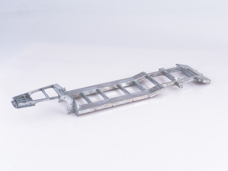 7054AVD Сборная модель МАЗ-537 с полуприцепом ЧМЗАП-5247Г AVD Models