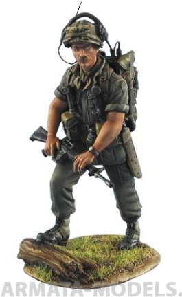 FL35047 US 25th Infantry Division Radio Operator with M-16 First Legion