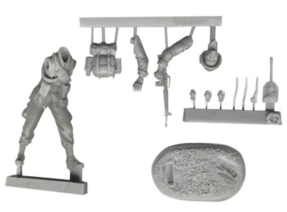 FL35042 US 25th Infantry Division Standing with M-16 First Legion