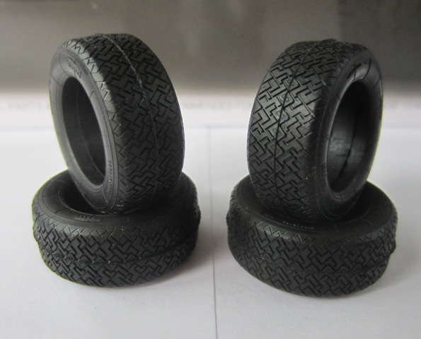 SPS-001 Tyres for Vehicle/Diorama (4pcs) Meng
