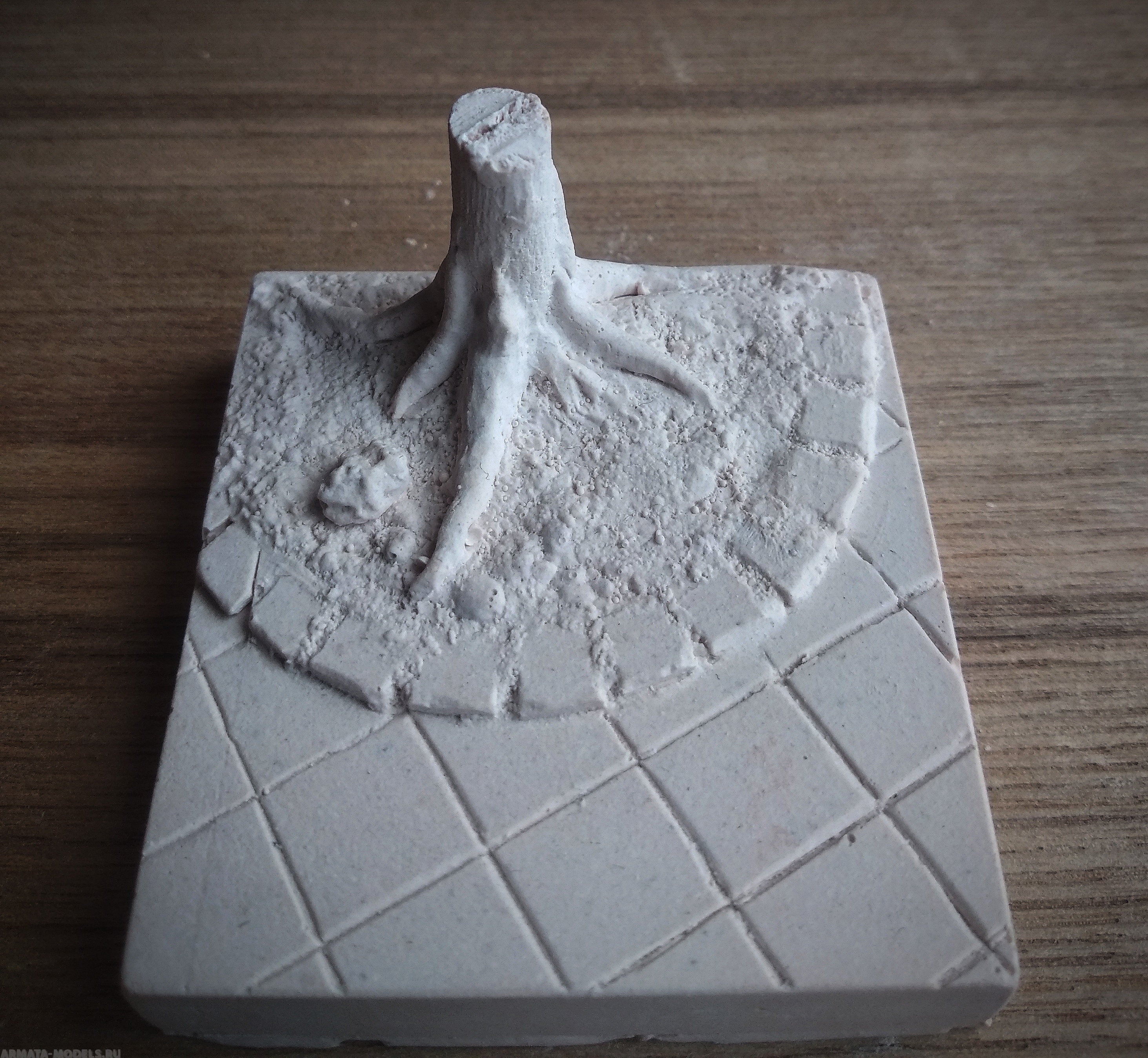 Б05AB Фрагмент тротуара с пнём