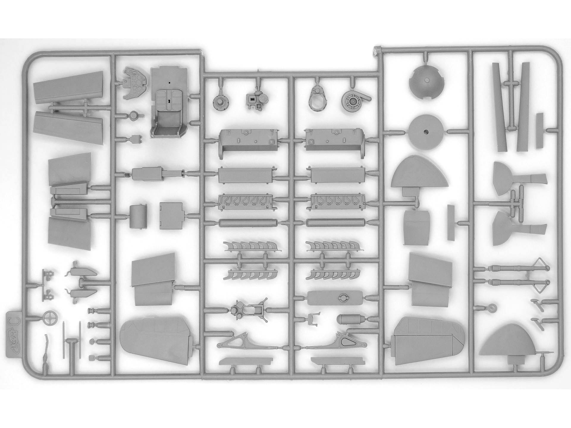48805 Bf 109F-4 с германским наземным персоналом ICM