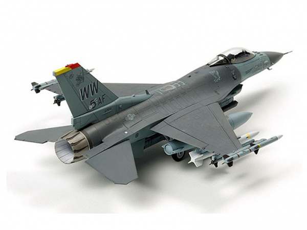 60788T F-16 CJ Fighting Falcon w/Full Equipment Tamiya